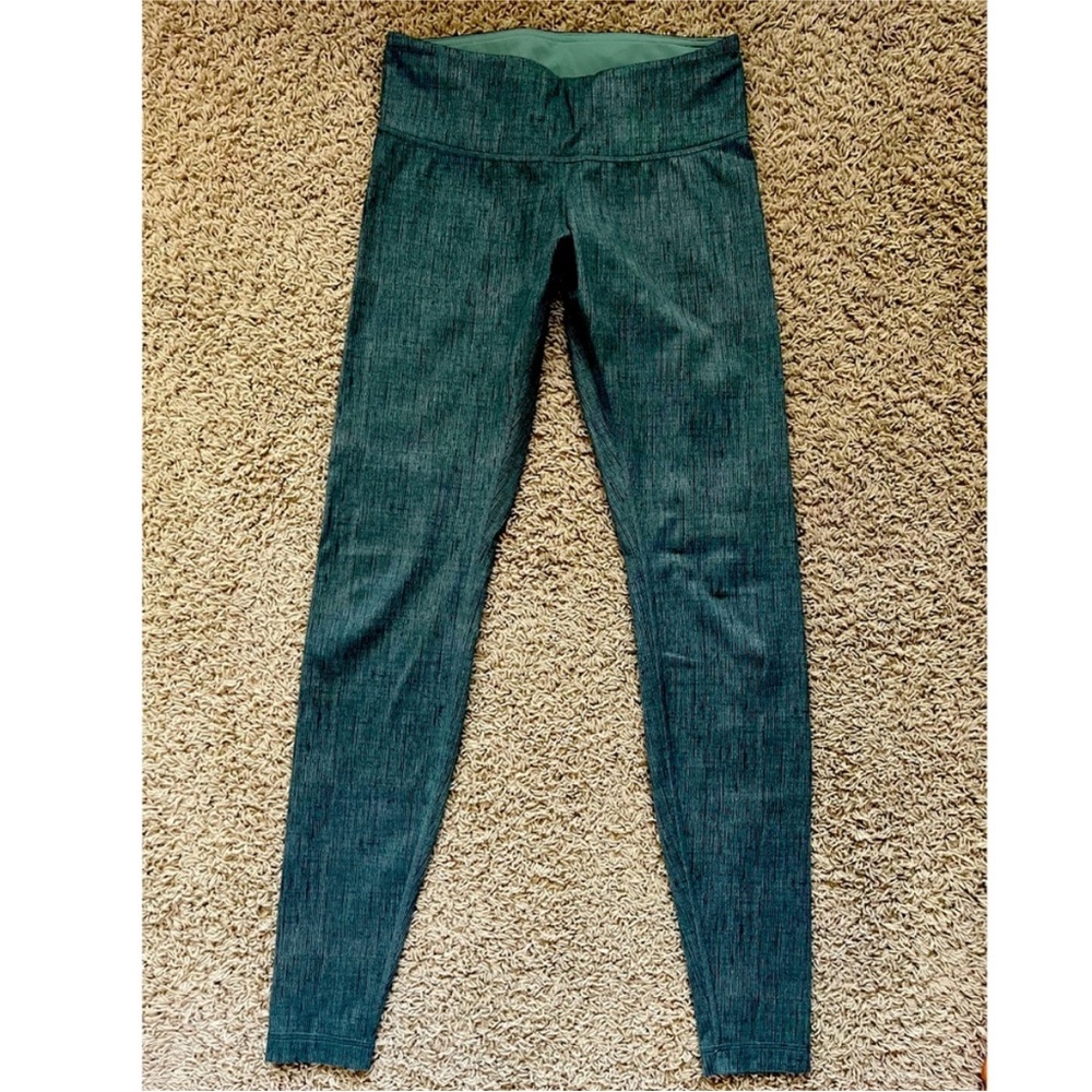 Lululemon green ankle length print leggings 29” inseam, size 6